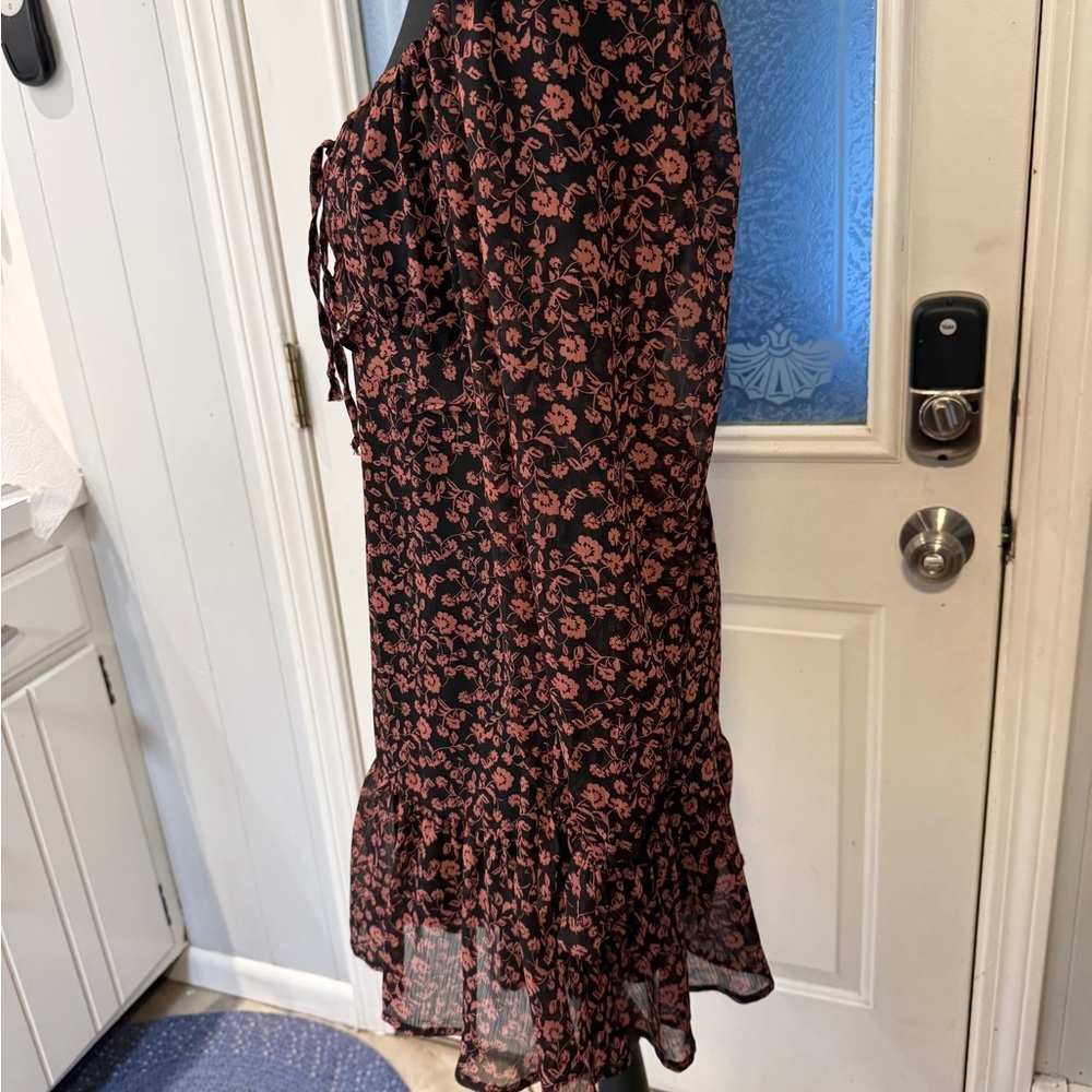 Trixxi Black and Red Floral Midi Dress - Picture 2 of 3